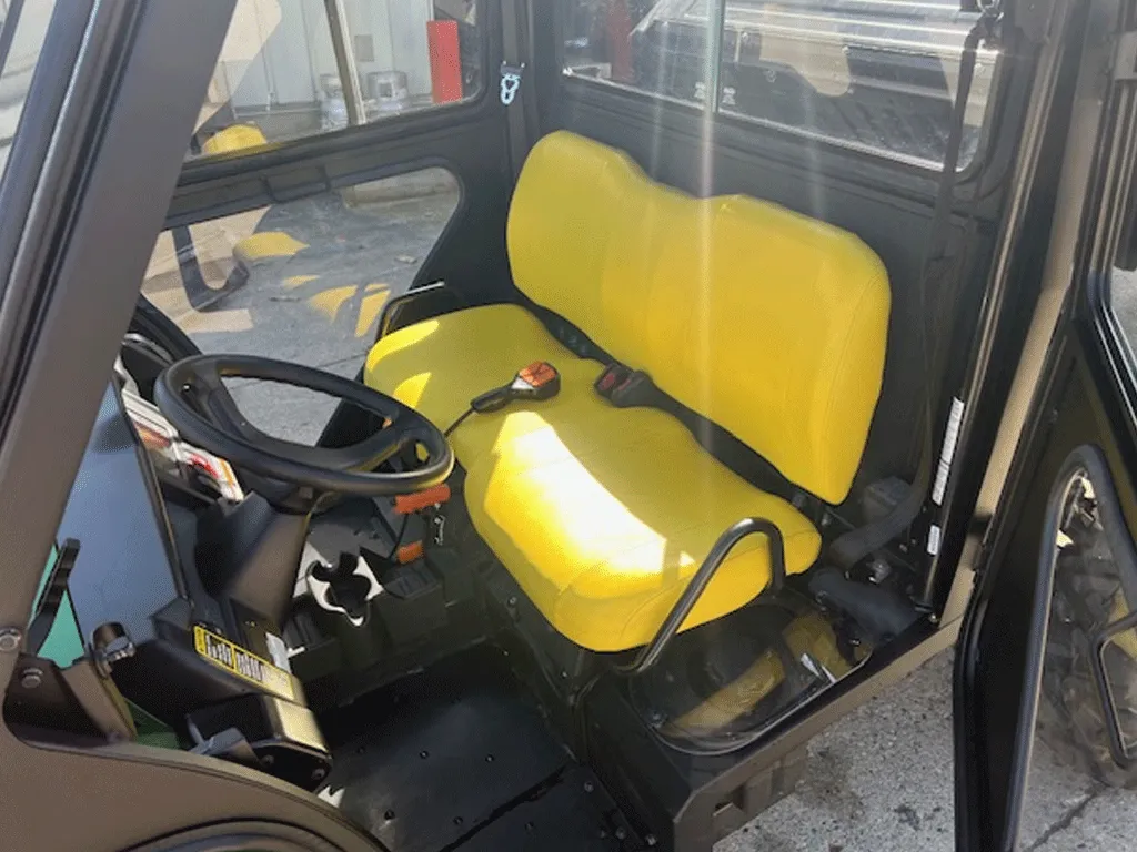 JOHN DEERE Gator XUV 825M UTV, used